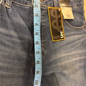 Lee Men’s Relaxed Jeans in Mid Blue Denim